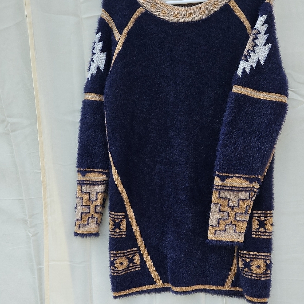 Stylish‎ Navy and Tan Patterned Crew Neck Sweater